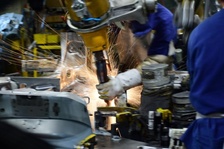 La exportación, un camino para la industria automotriz en Colombia: Sofasa, un ejemplo.