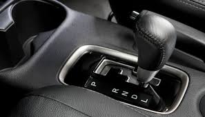 Guía práctica para conducir un carro con transmisión automática: tipos y recomendaciones.